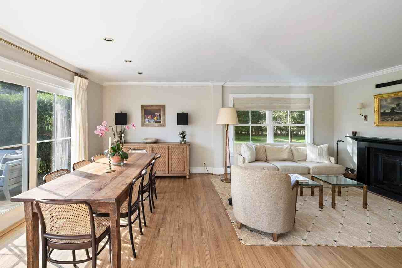 565 Hedges Ln - Photo 6 of 19