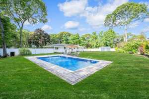 featured image of 6 Rolling Hill Rd