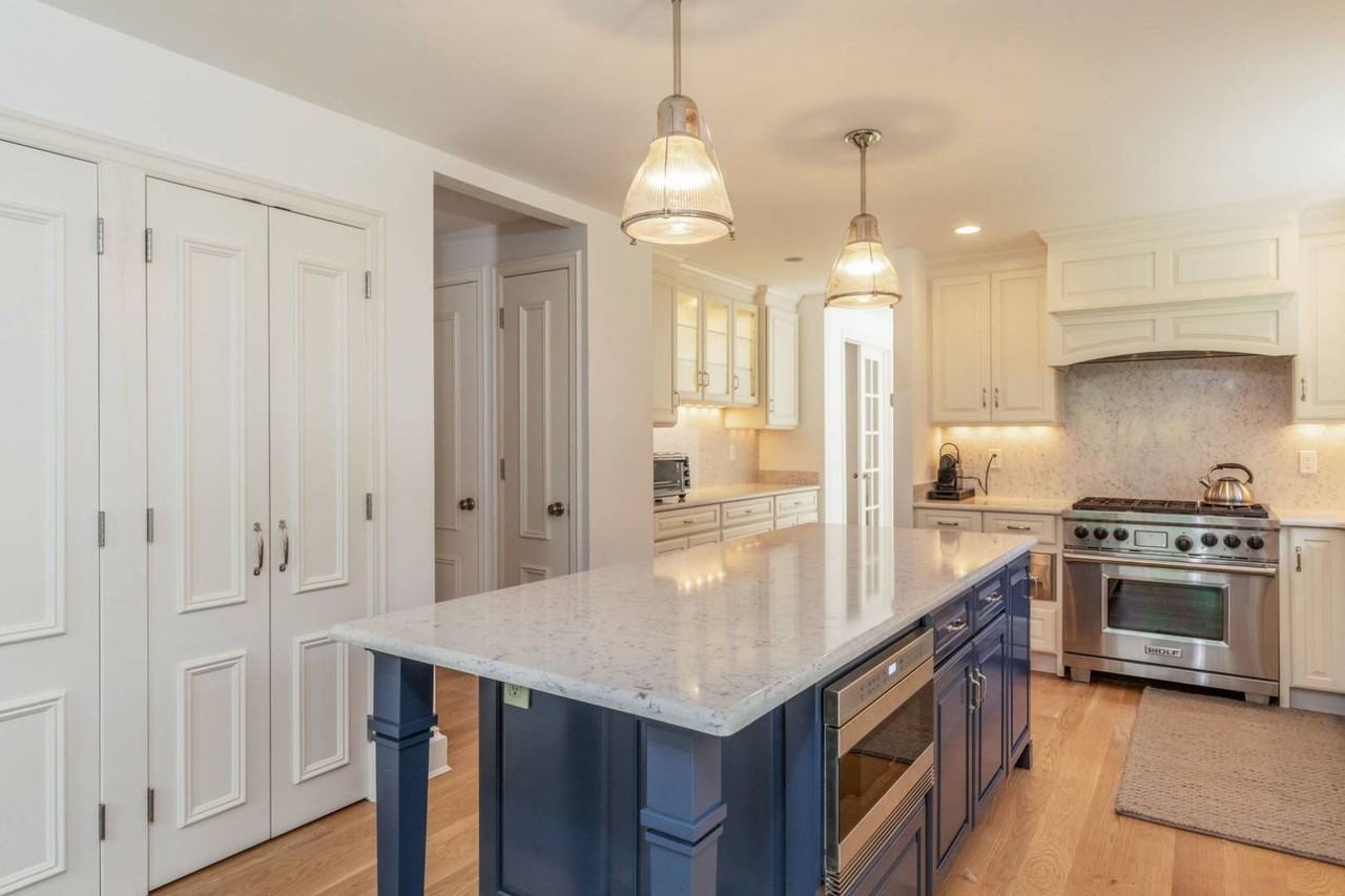 33 Cedar St - Photo 2 of 16