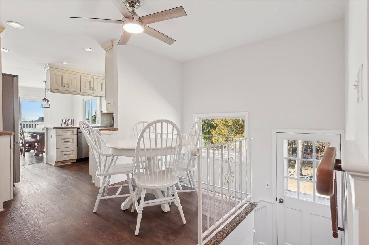 36 Nautilus Dr - Photo 3 of 24