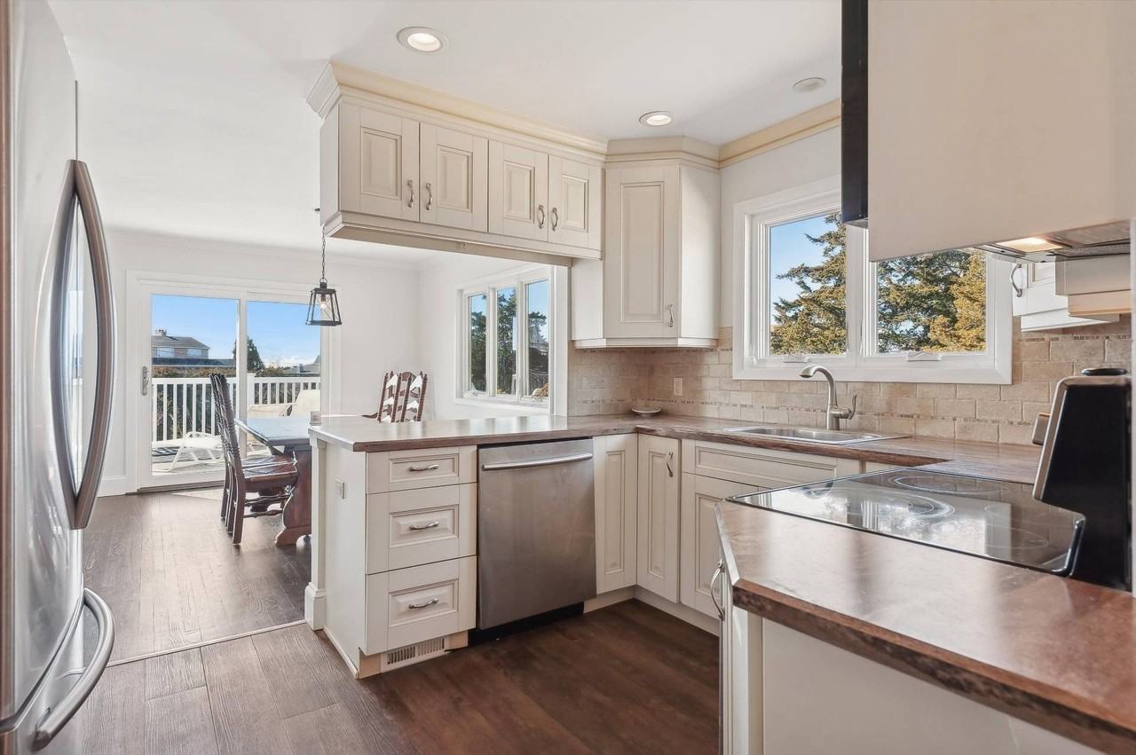 36 Nautilus Dr - Photo 4 of 24
