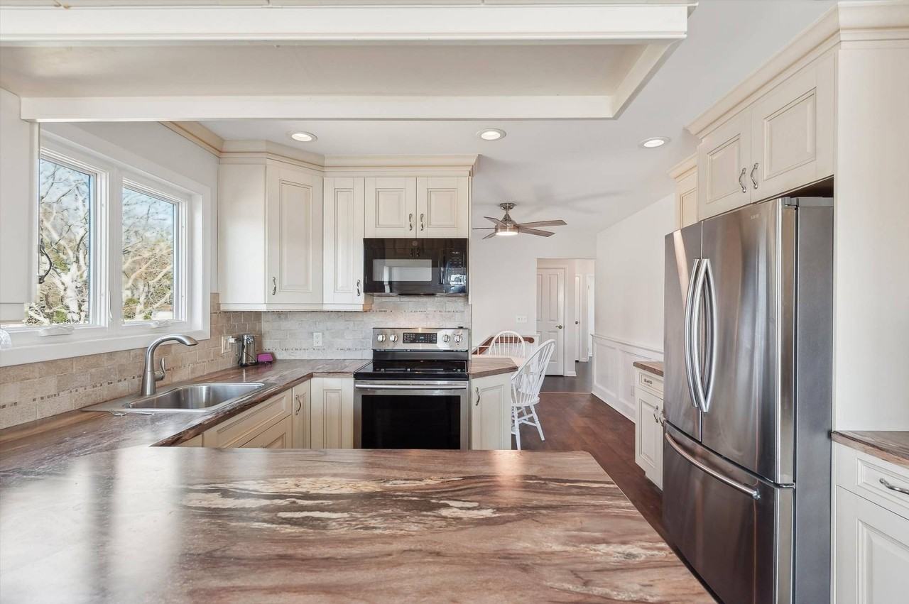 36 Nautilus Dr - Photo 5 of 24