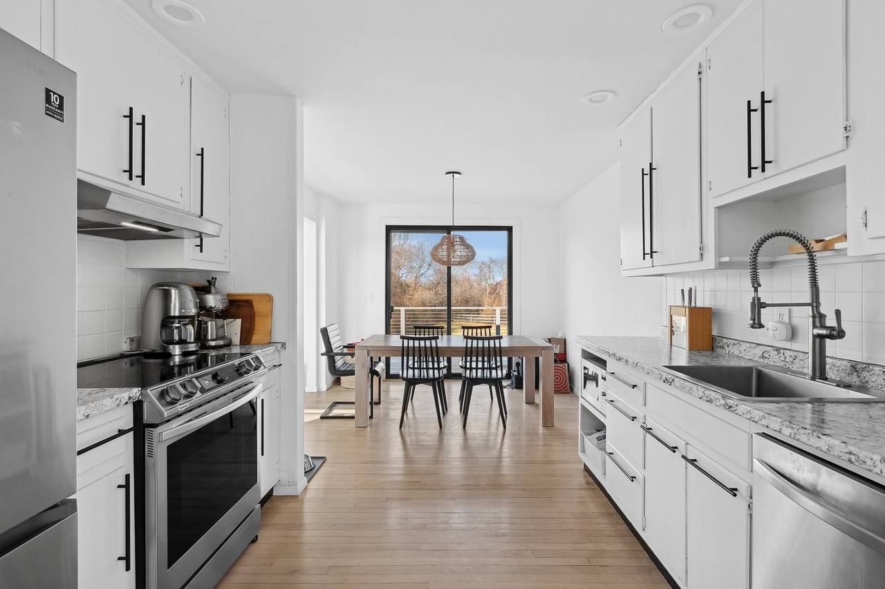148 S Fairview Ave - Photo 4 of 16
