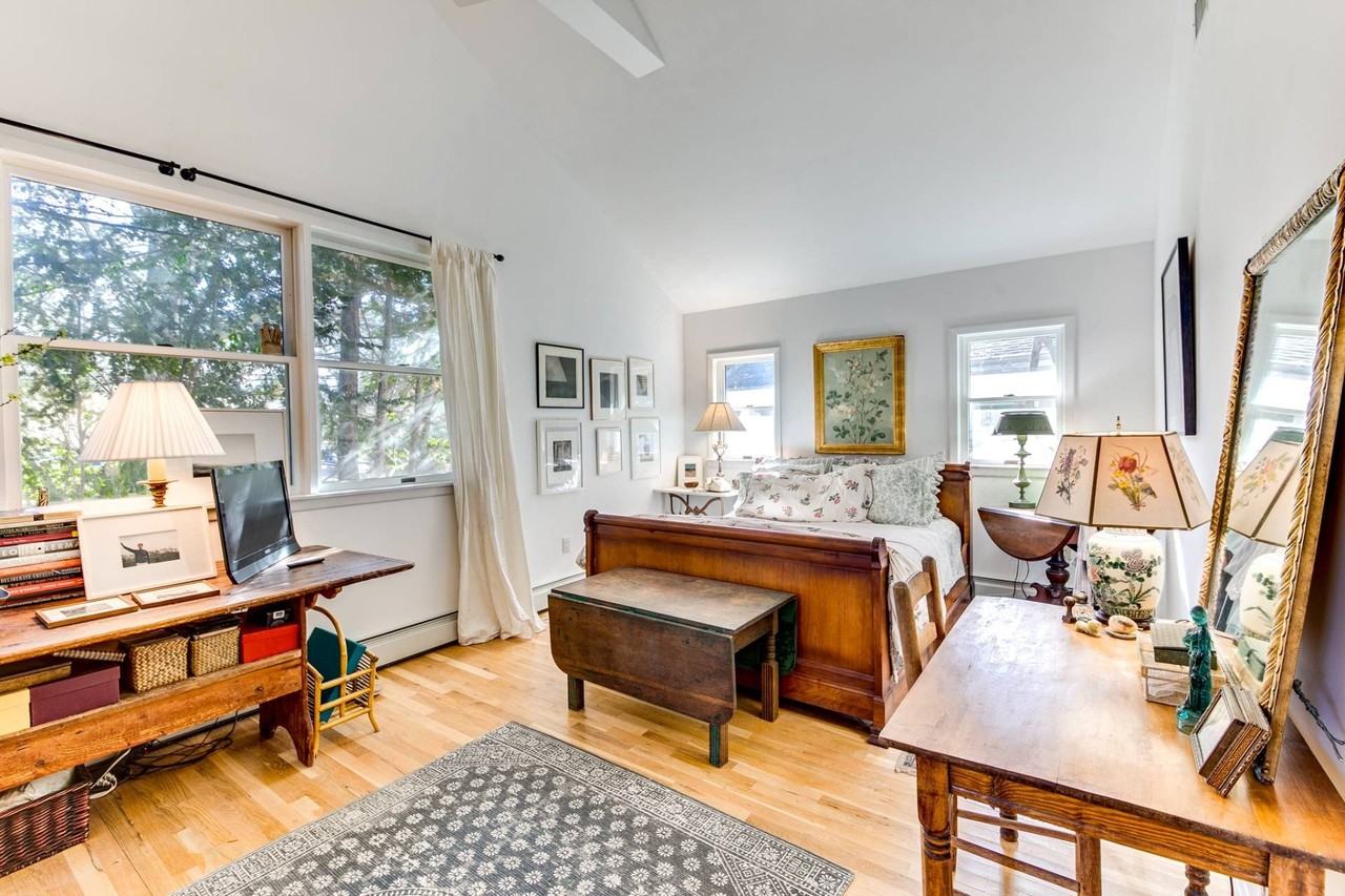 143 Montauk Hwy - Photo 5 of 26