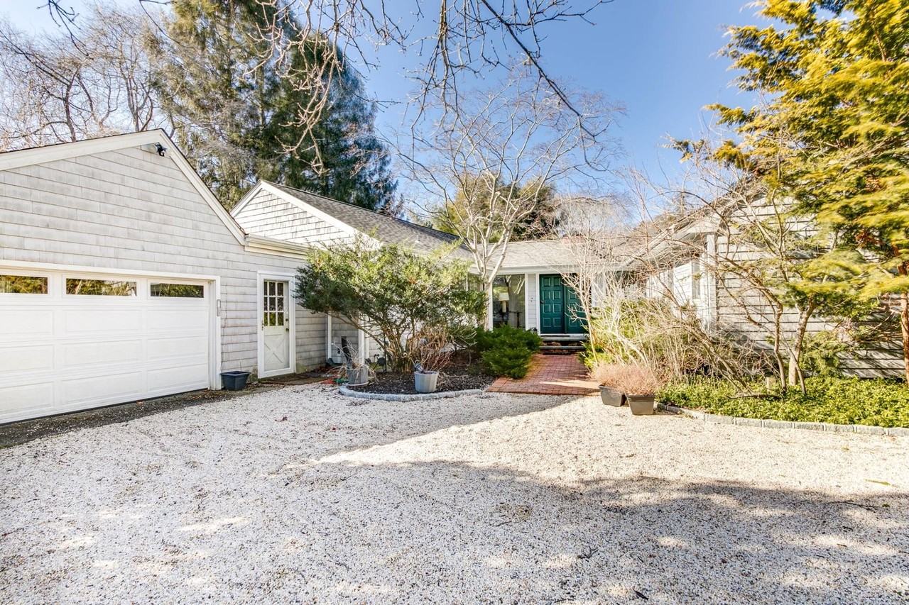 143 Montauk Hwy - Photo 6 of 26