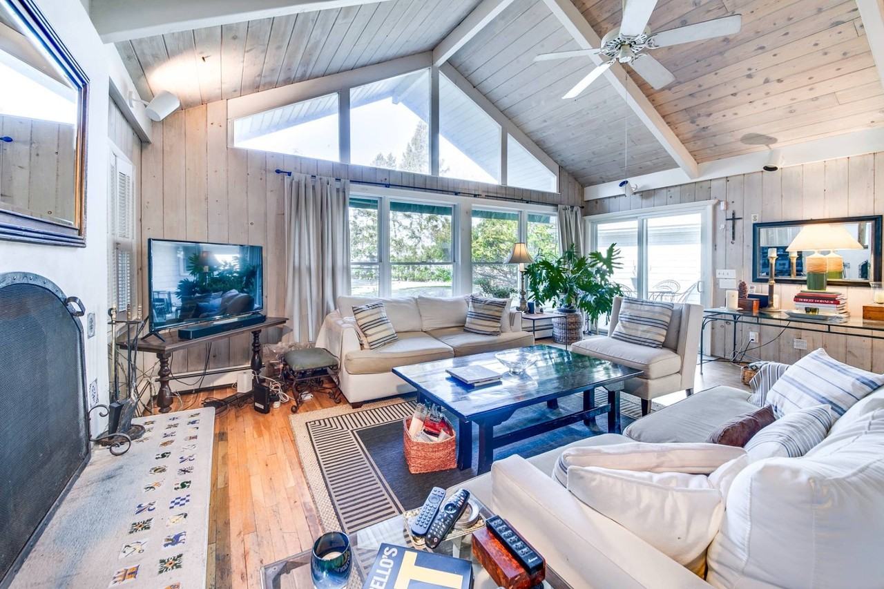 143 Montauk Hwy - Photo 7 of 26