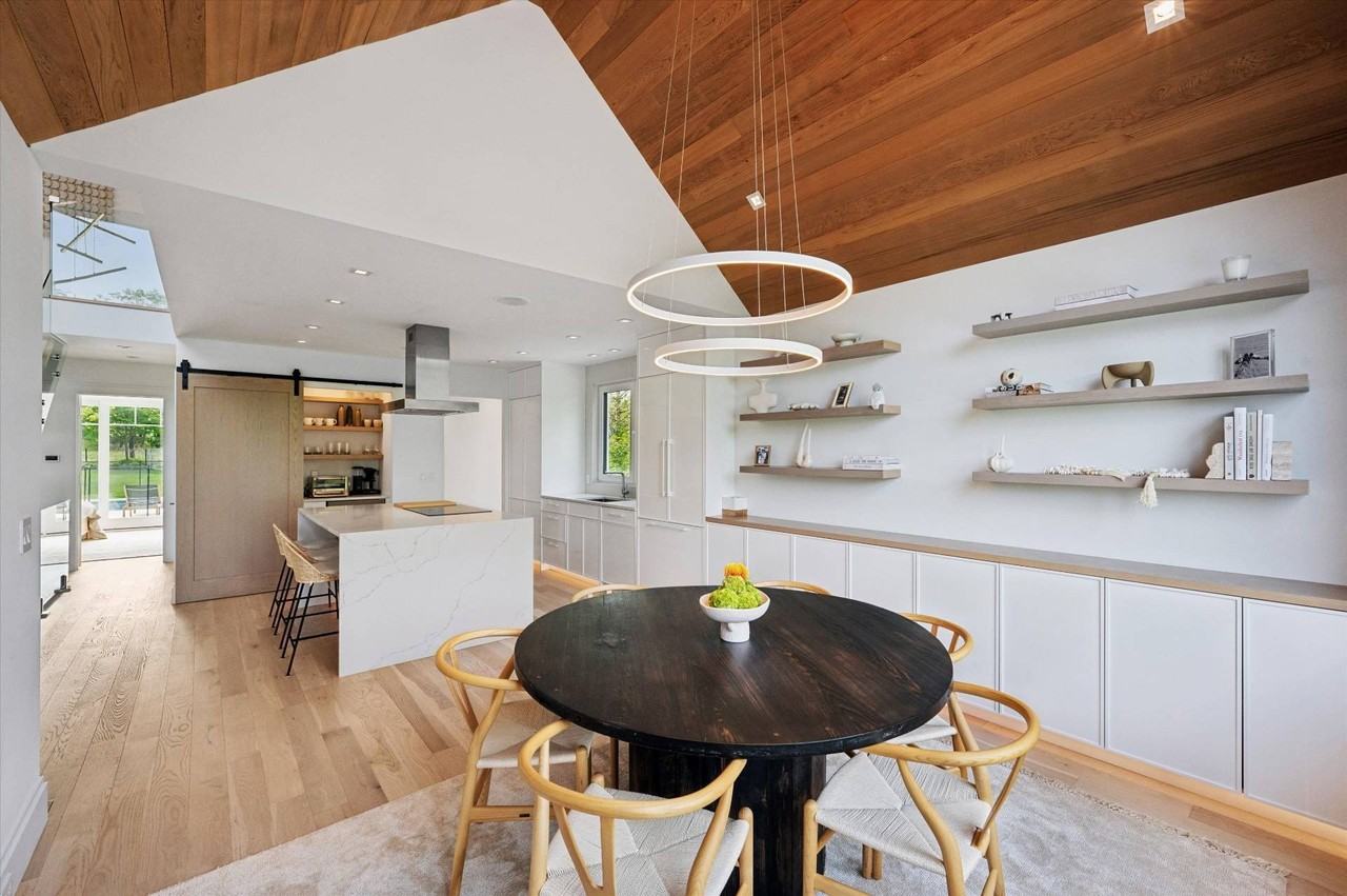 28 Canoe Place Rd - Photo 4 of 30