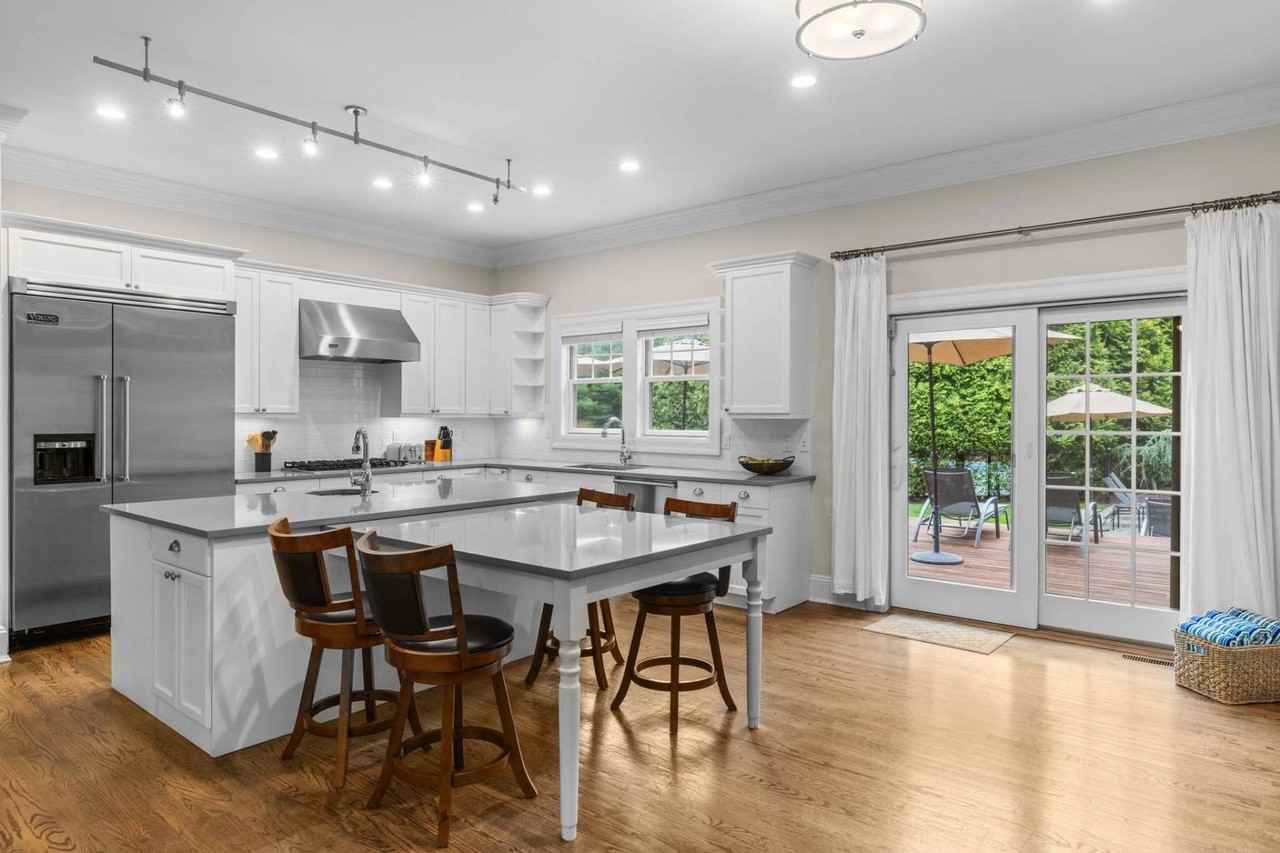 23 Arbutus Rd - Photo 6 of 31