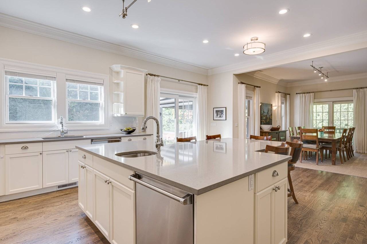 23 Arbutus Rd - Photo 7 of 31