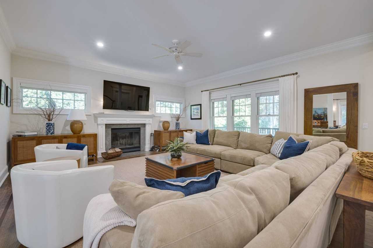 23 Arbutus Rd - Photo 7 of 35
