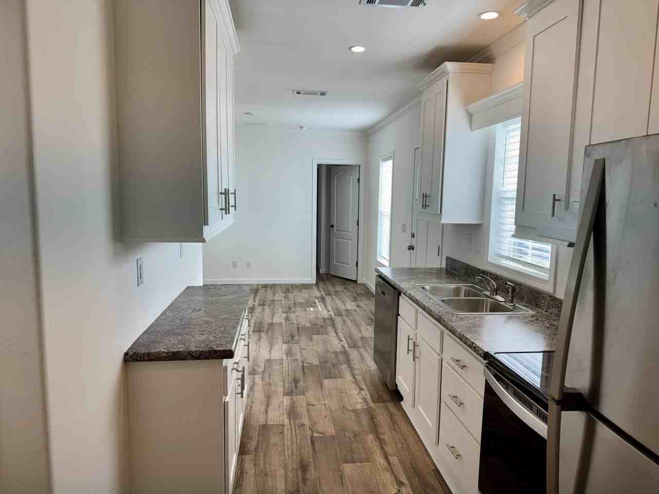 887 E Colonial Cir - Photo 5 of 26
