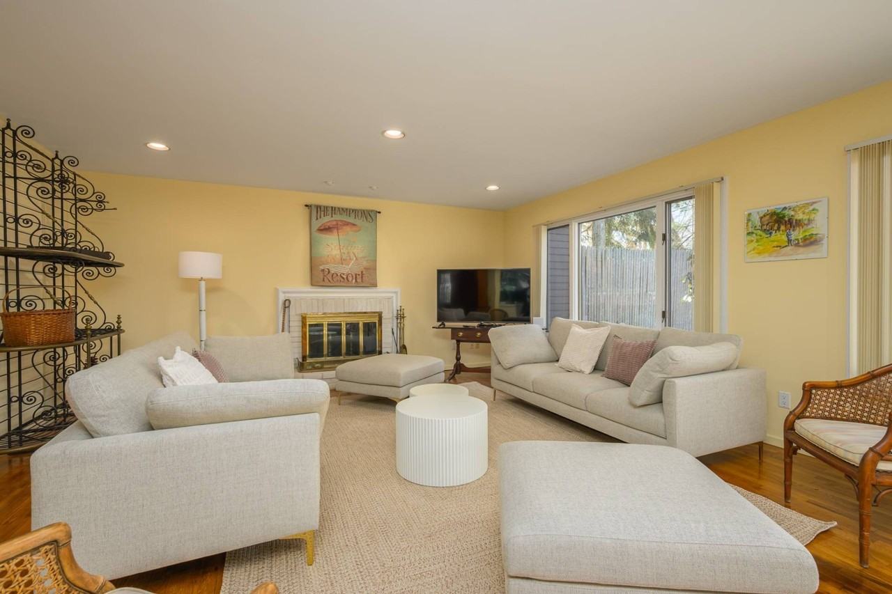 47 Spring Pond Ln - Photo 5 of 26