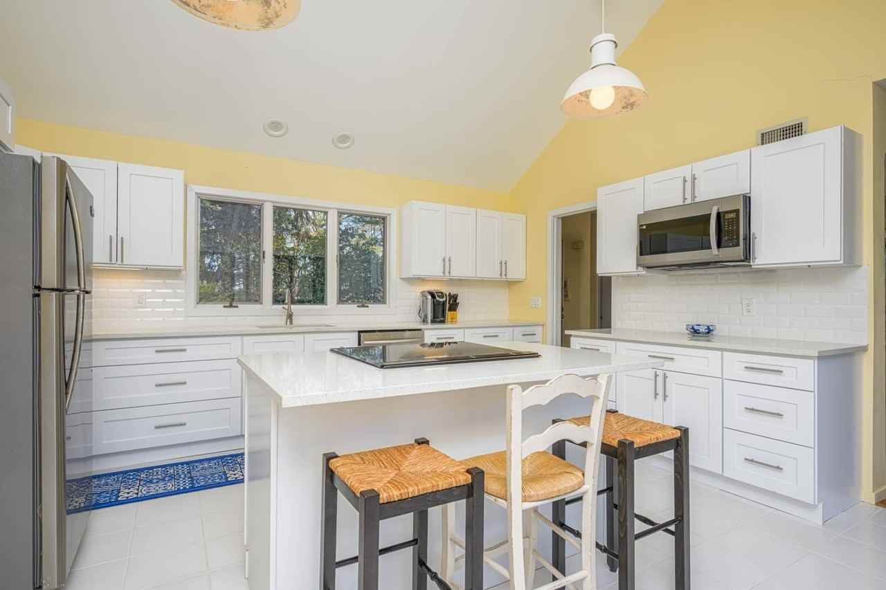 47 Spring Pond Ln - Photo 7 of 26