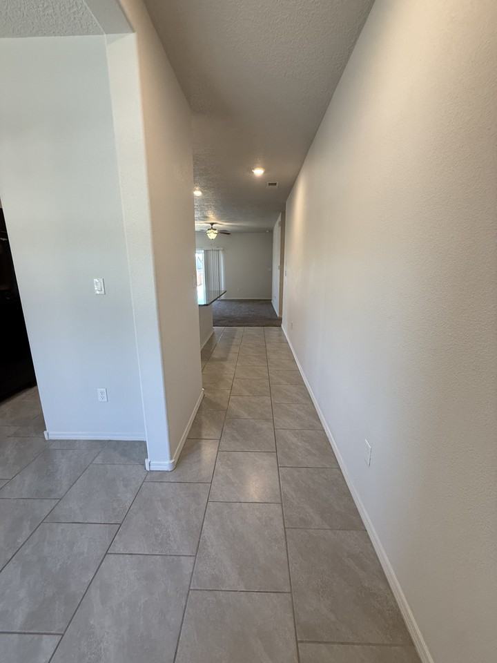 2116 Solitaire St Ne #1 - Photo 4 of 38