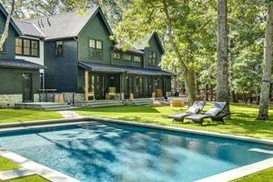 featured image of 9 Longboat Ln