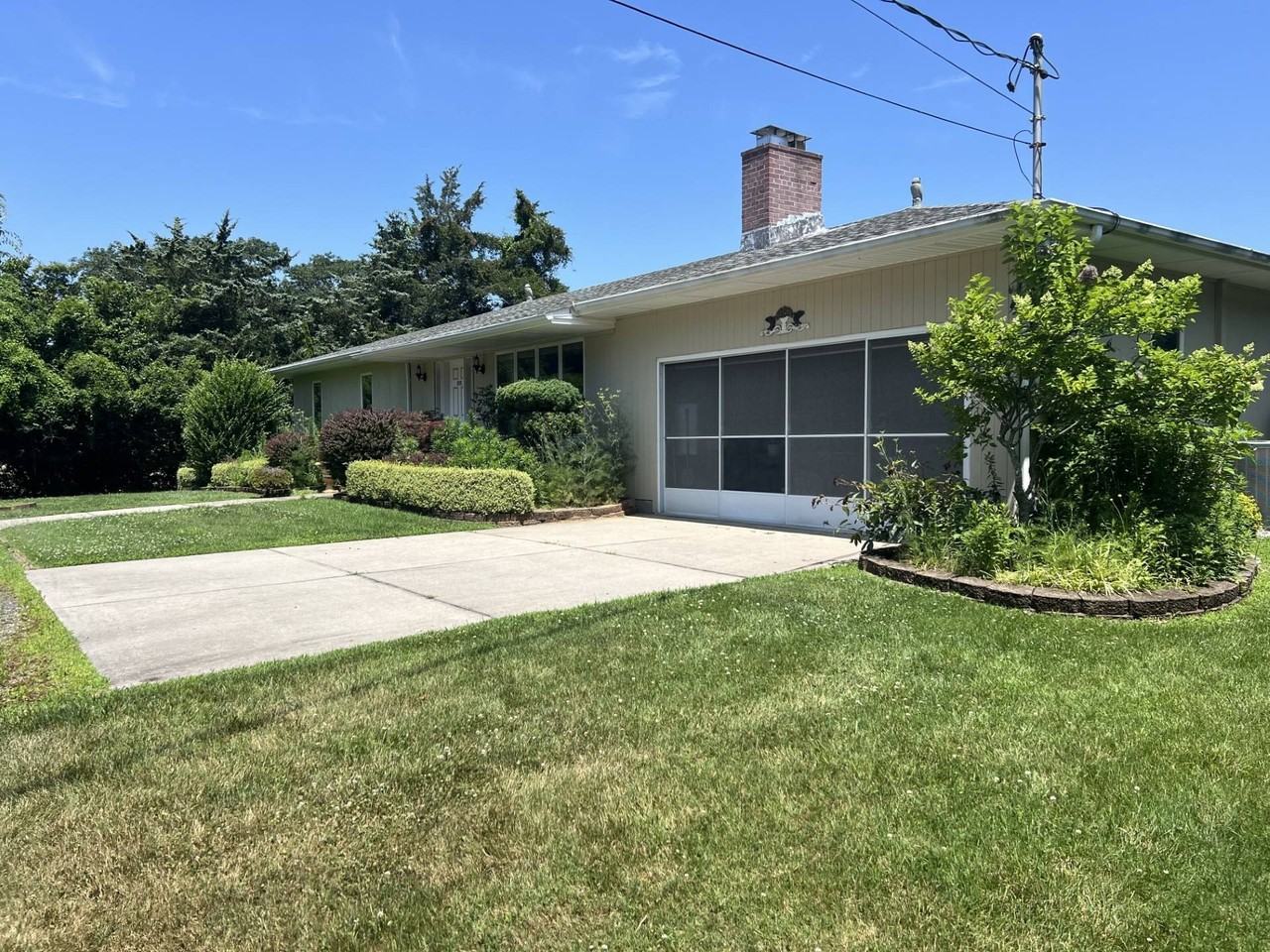215 Leon Rd - Photo 2 of 17
