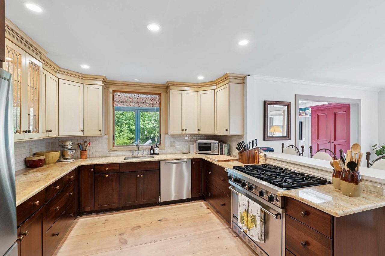 33 Swamp Rd - Photo 4 of 19