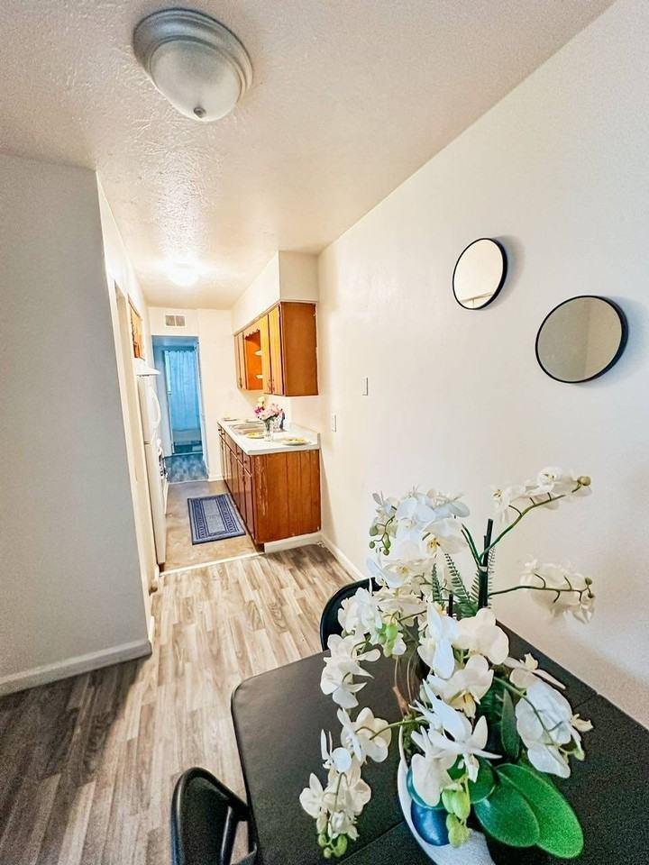 901 Leawood Dr #4 - Photo 3 of 15