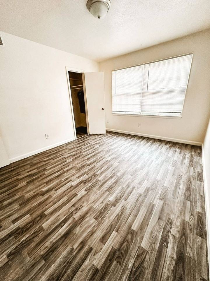 901 Leawood Dr #4 - Photo 4 of 15