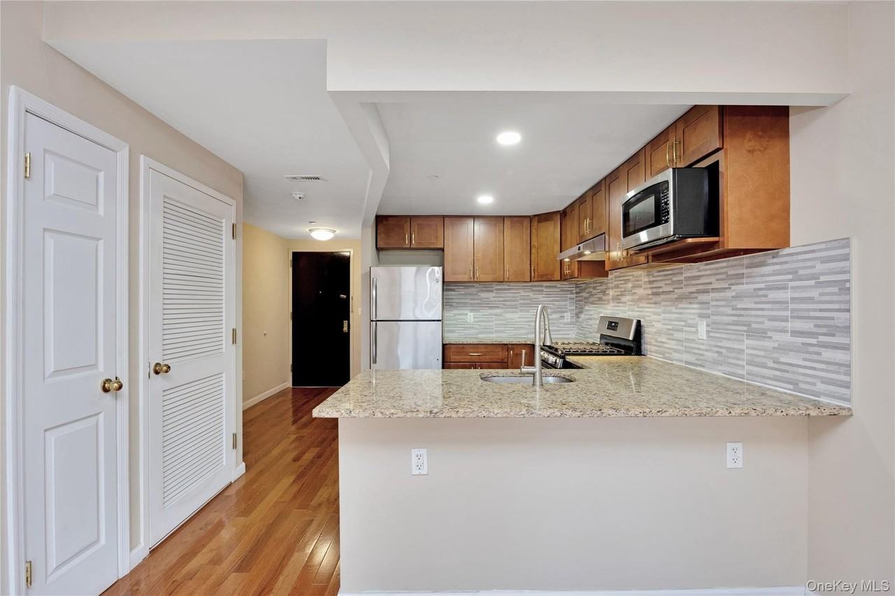 17218 Jamaica Ave #501 - Photo 2 of 24