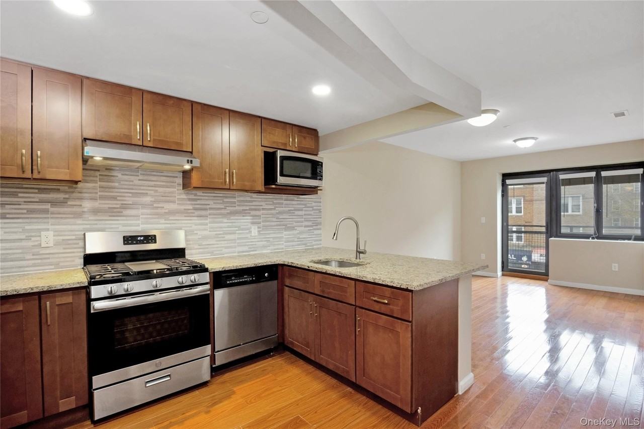 17218 Jamaica Ave #501 - Photo 3 of 24
