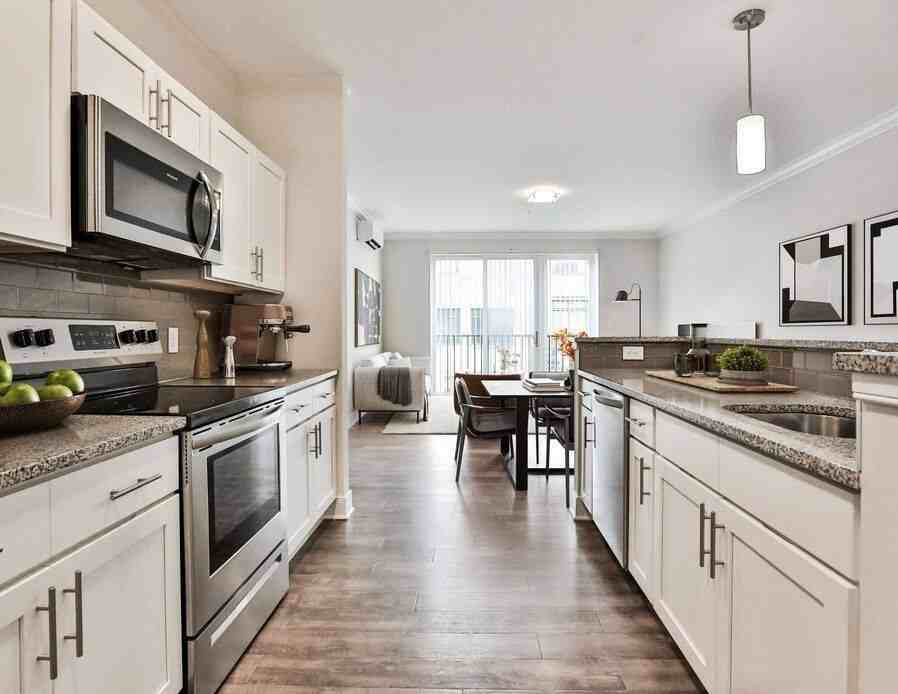 240 State St - Photo 4 of 9