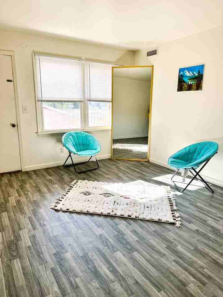 807 Leawood Dr #4 - Photo 2 of 6