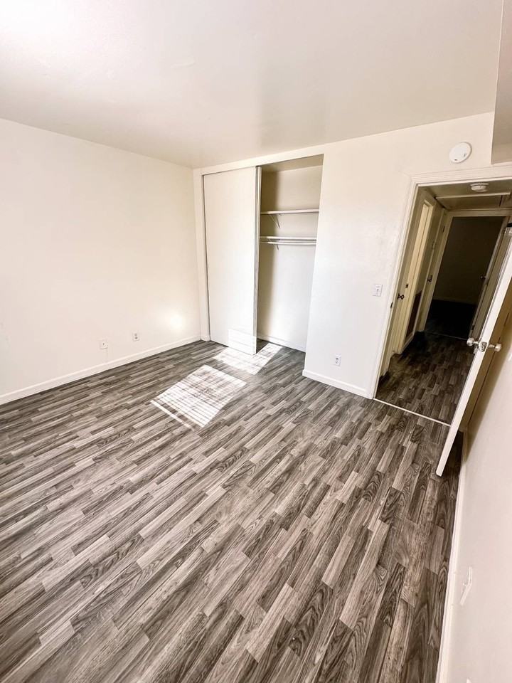 807 Leawood Dr #4 - Photo 5 of 6