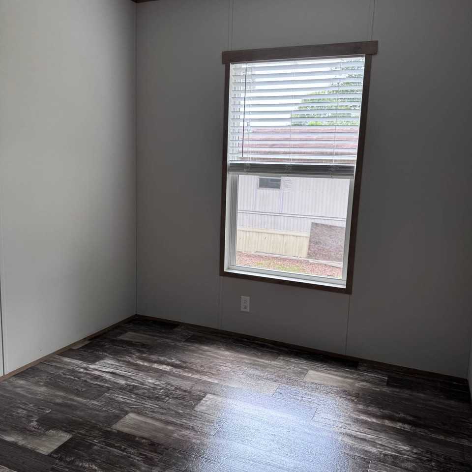211 Oxford Cir - Photo 5 of 9