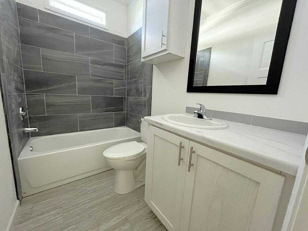 5644 Woodford St #5644E - Photo 3 of 14