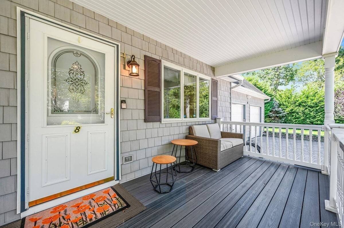 8 Paynes Ln - Photo 3 of 32
