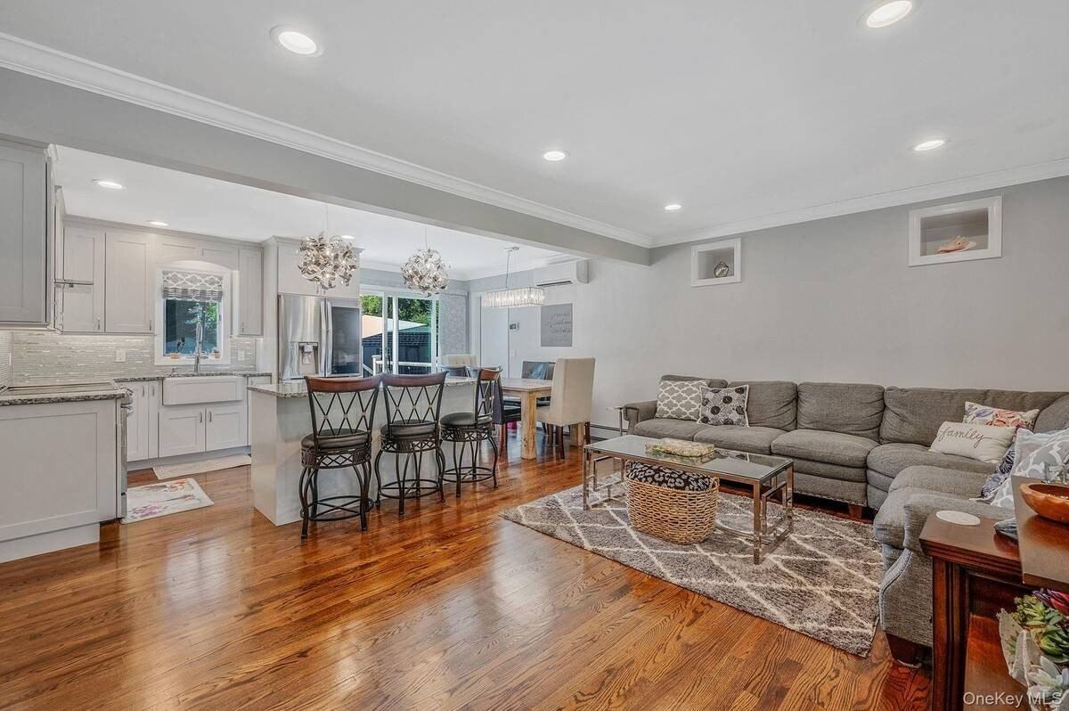 8 Paynes Ln - Photo 4 of 32