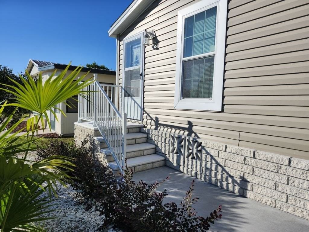43 Lake Griffin Dr #22 - Photo 2 of 20