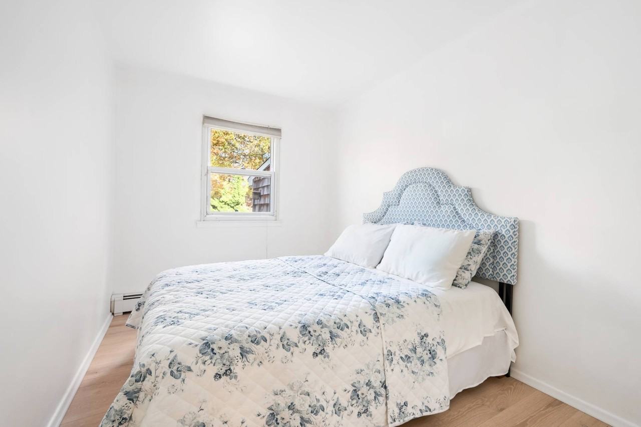 16 Peconic Cres - Photo 5 of 13