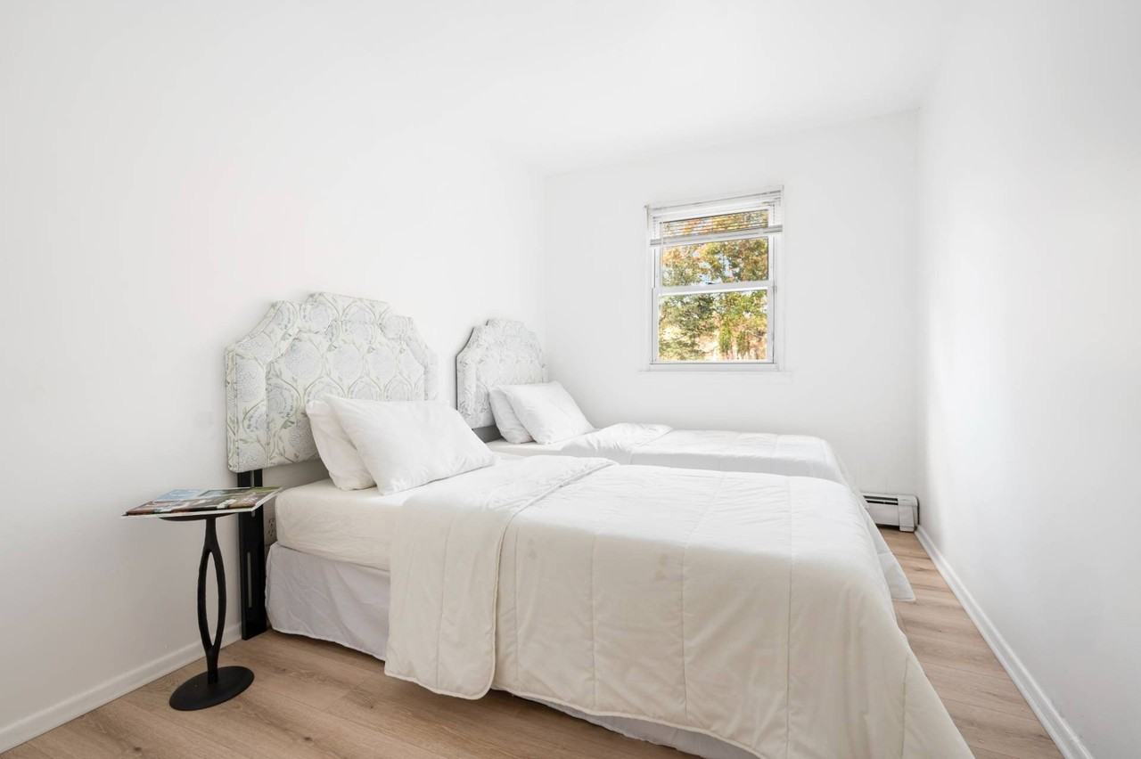 16 Peconic Cres - Photo 6 of 13