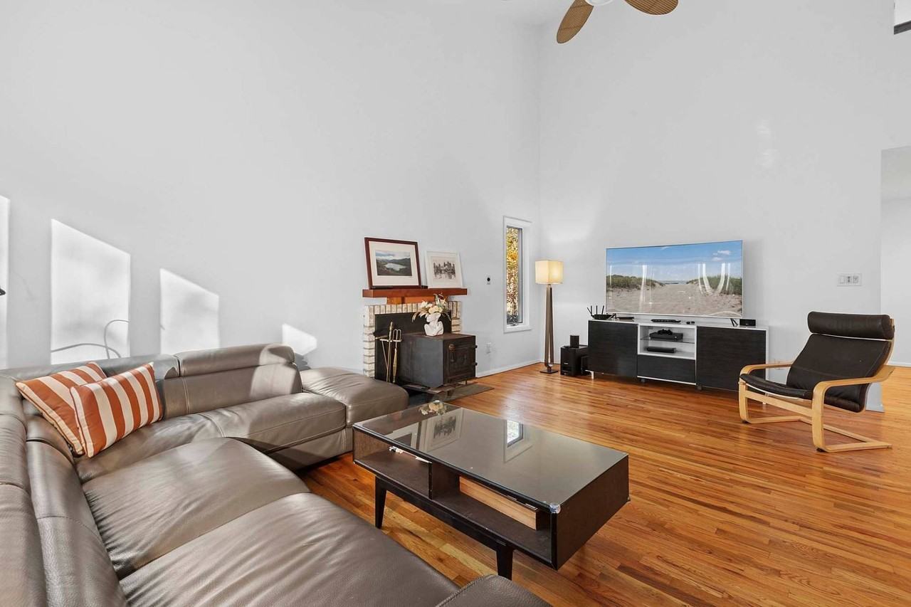 588 Pleasure Dr - Photo 3 of 14