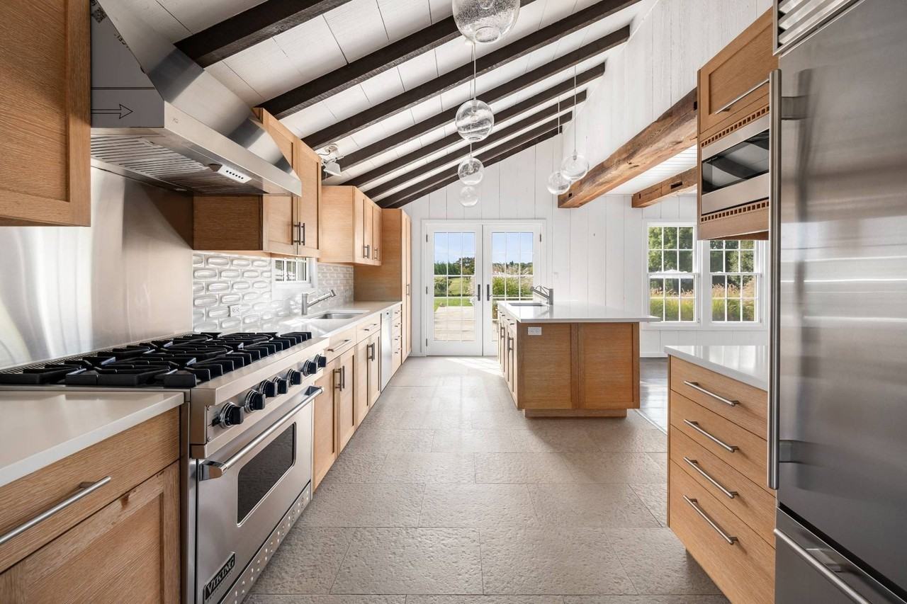 940 Deerfield Rd - Photo 4 of 22