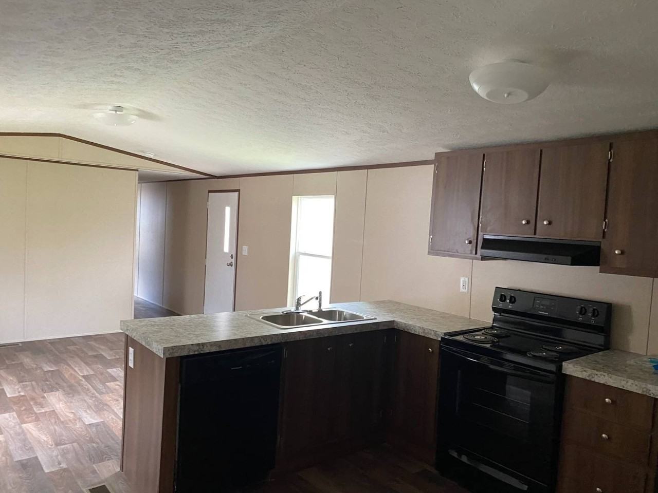 604 White St Sw #42 - Photo 3 of 8