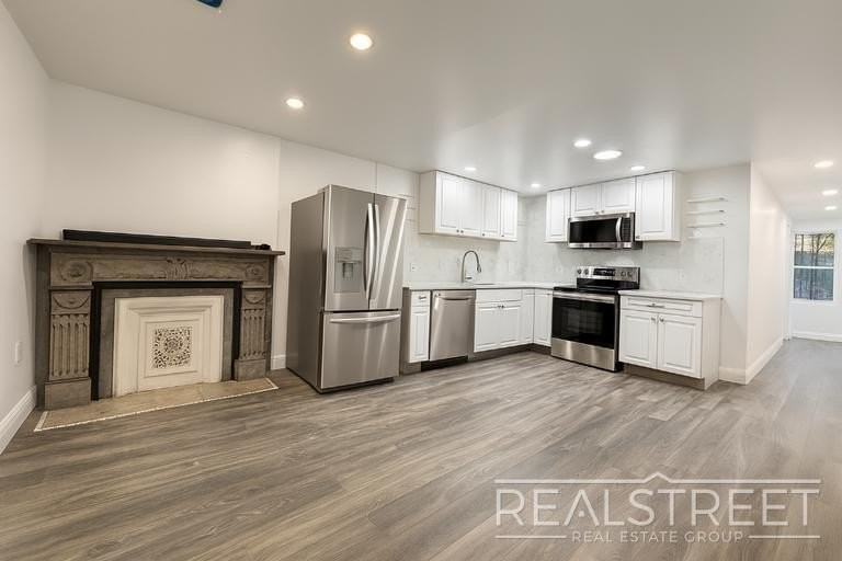 31 Herkimer St #1 - Photo 3 of 19