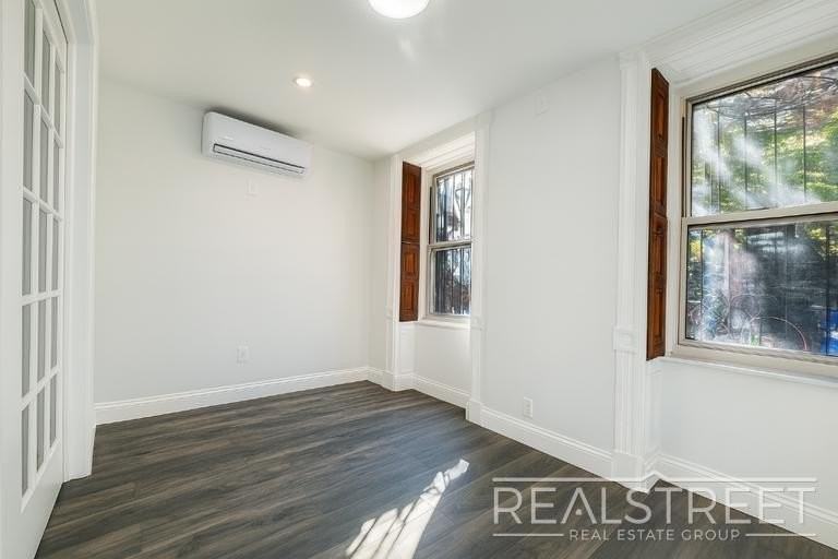 31 Herkimer St #1 - Photo 7 of 19