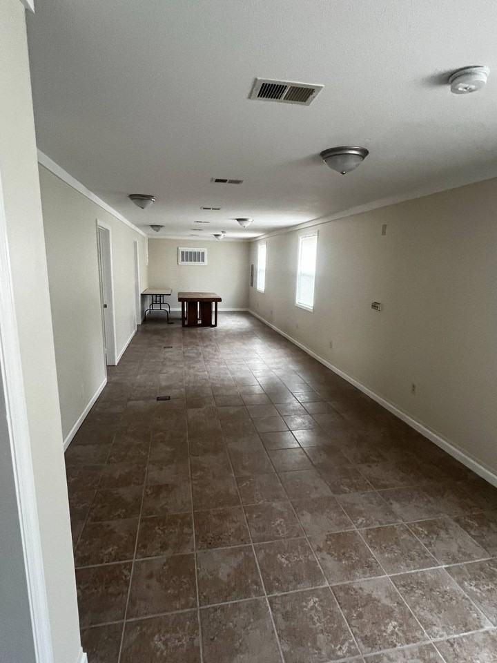 551 N Lee Ave - Photo 3 of 13