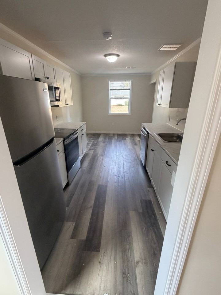 551 N Lee Ave - Photo 7 of 13