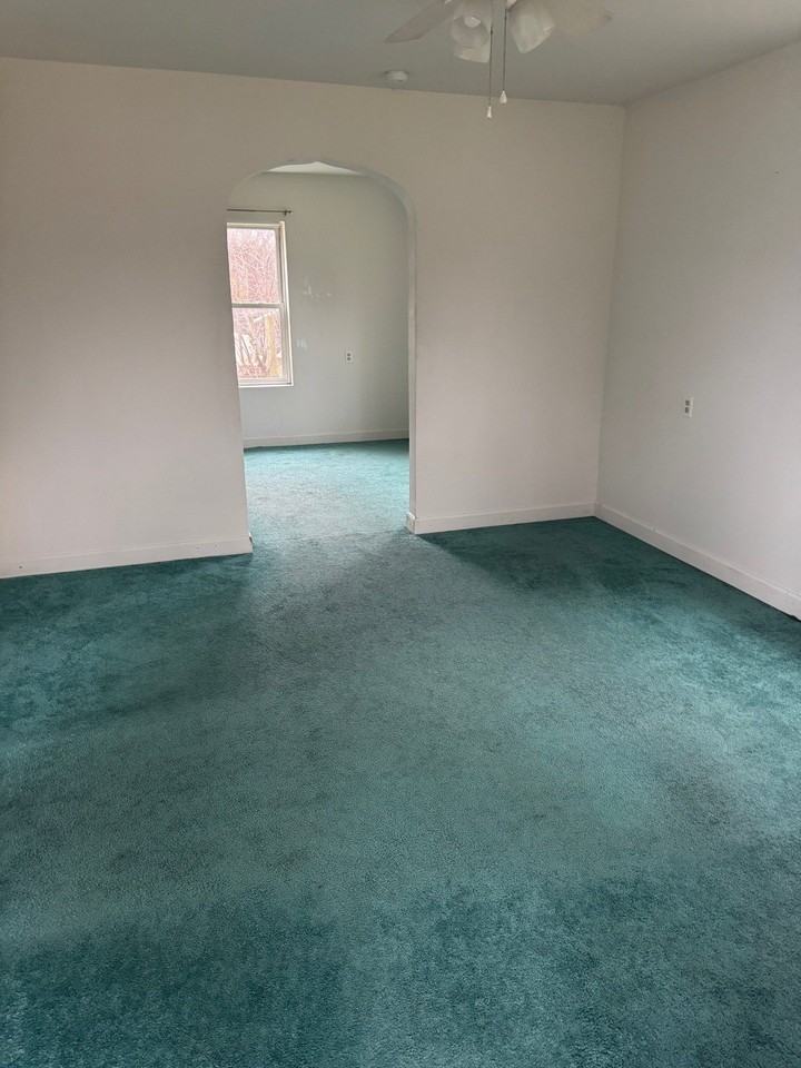 920 Sycamore St - Photo 3 of 4