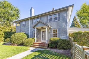 featured image of 7 Willow Ln