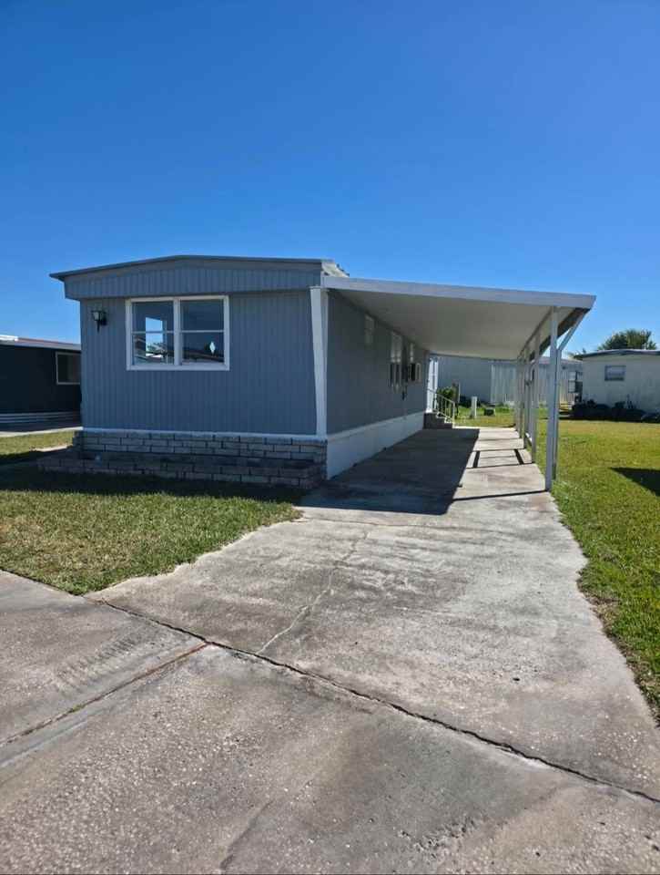 2910 Hibiscus Run Ln - Photo 2 of 12