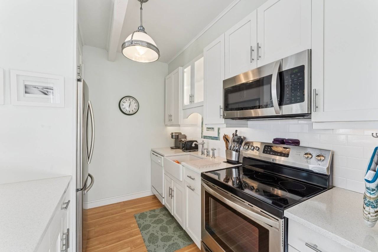 35 Library Ave #3L - Photo 6 of 12