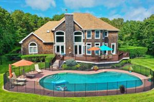featured image of 5 Candace Dr
