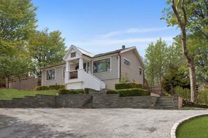 featured image of 505 Wainscott Nw Rd