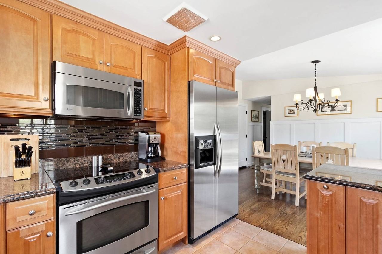 505 Wainscott Nw Rd - Photo 4 of 10