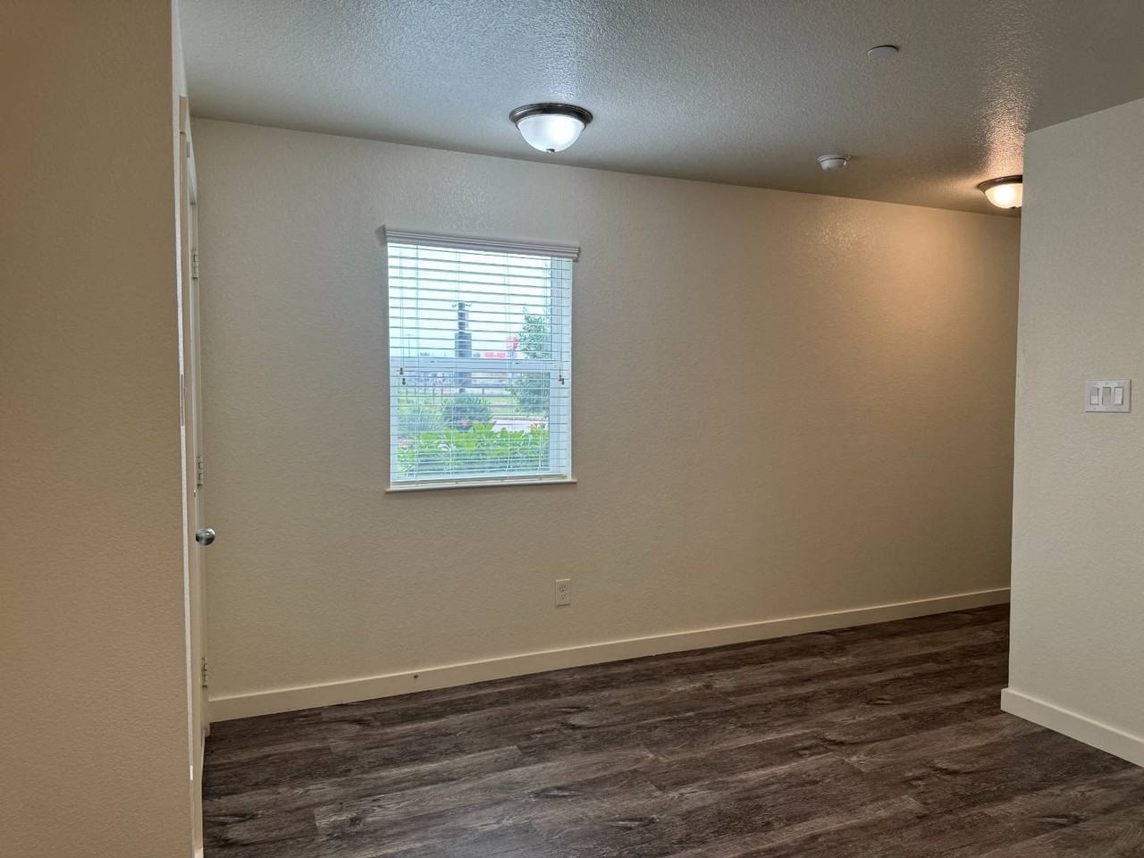 21155 Gosling Rd - Photo 3 of 9